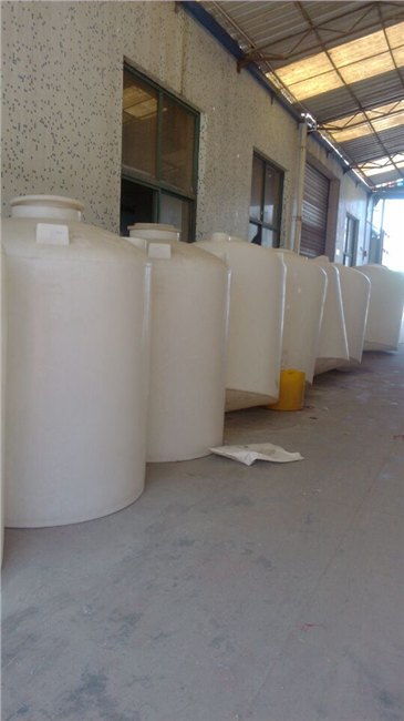 高效減水劑儲(chǔ)罐價(jià)格 聚羧酸減水劑貯罐廠家 余姚市城區(qū)科旋滾塑容器廠 滾塑水馬,外加劑攪拌儲(chǔ)